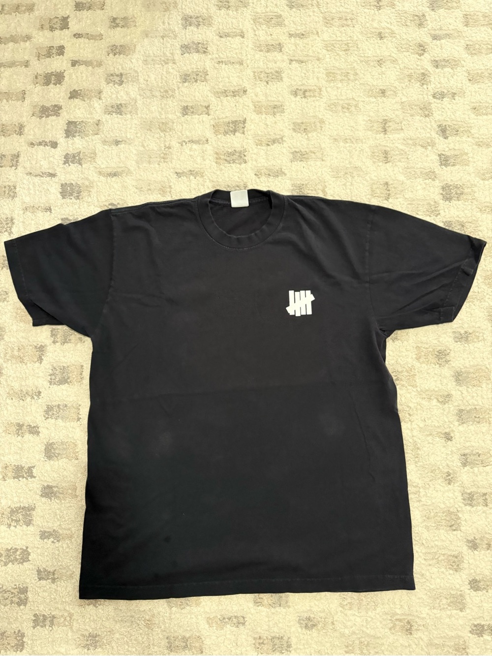 UNDEFEATED Athletic Program Basketball Graphic T-Shirt Black Men's Large